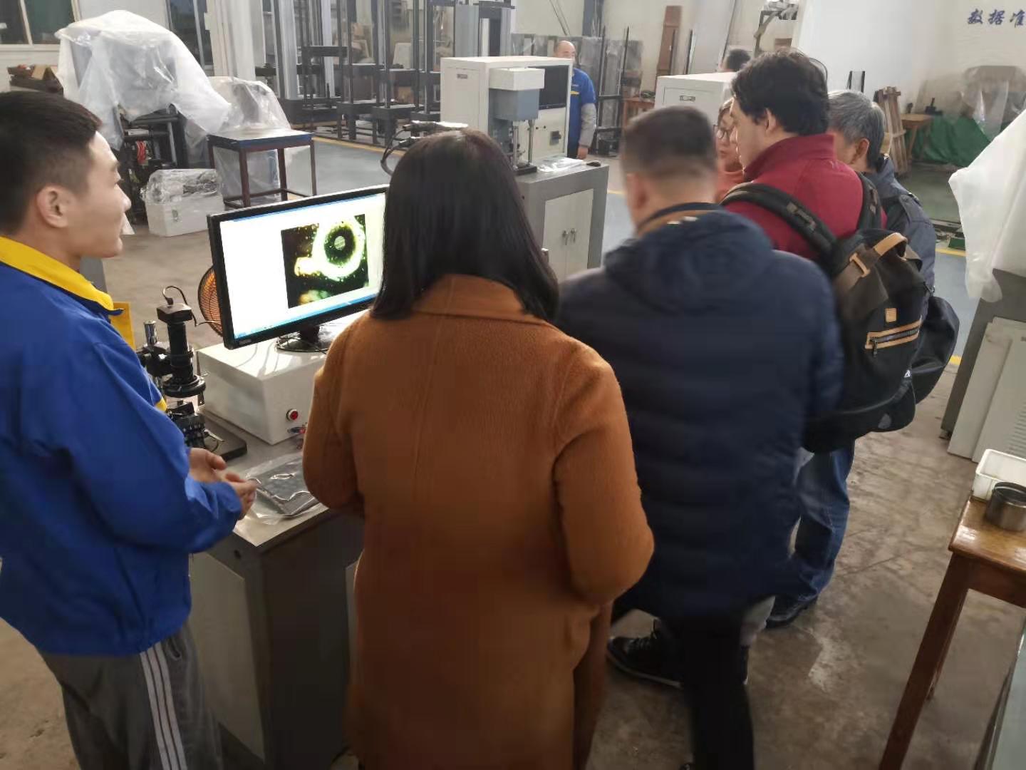 国外客户到济南草莓视频黄色下载工厂参观考察