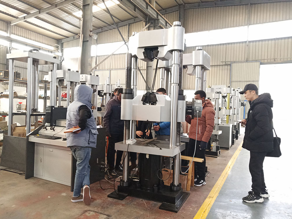 印尼客户到济南草莓视频黄色下载工厂考察订购草莓视频官网APP设备